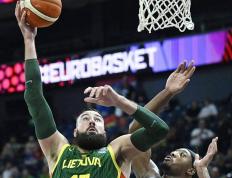 世俱杯-澳大利亚男篮碾压美国男篮，瓦兰丘纳斯关键制胜的简单介绍