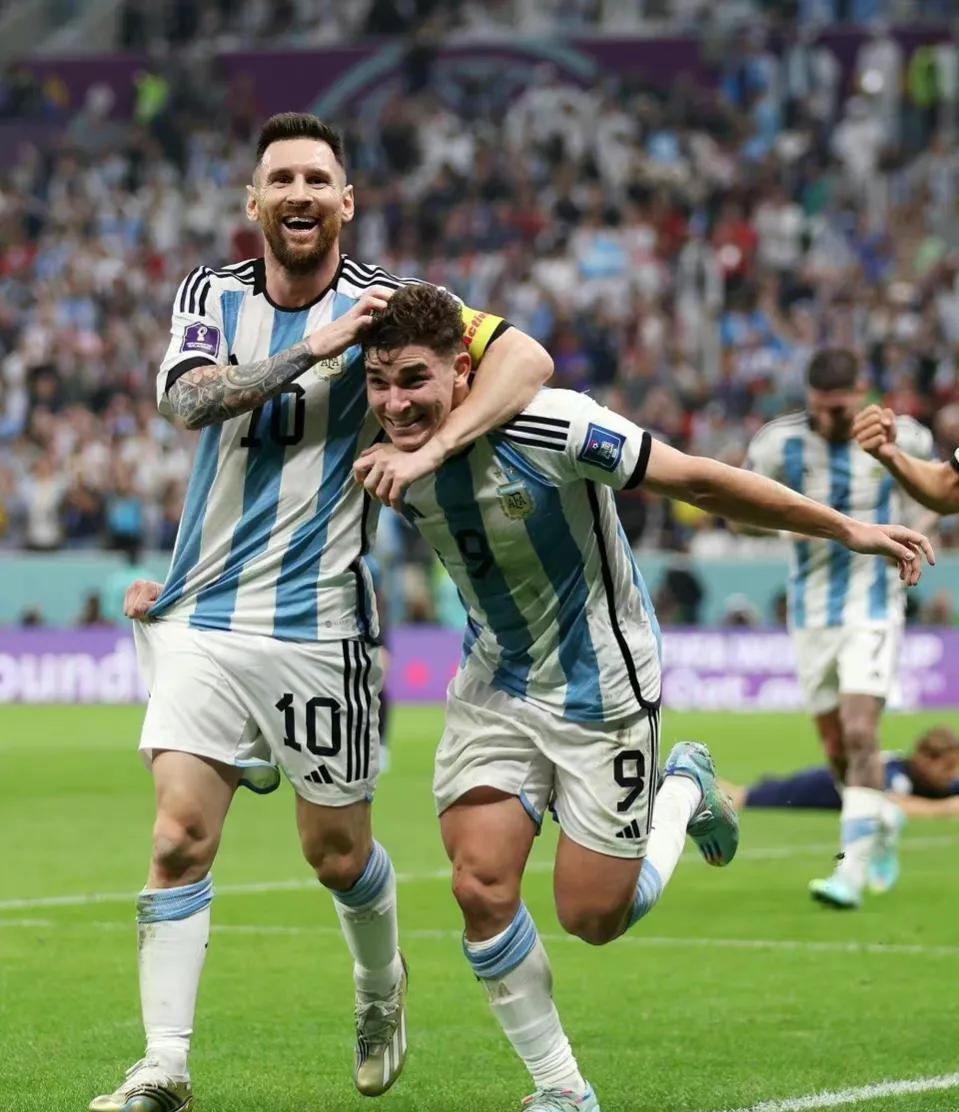 世俱杯-阿根廷逆转波兰，阿尔瓦雷斯一己之力扛起全队的简单介绍